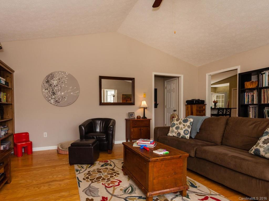 108 Flatwood Lane #1 - Photo 3