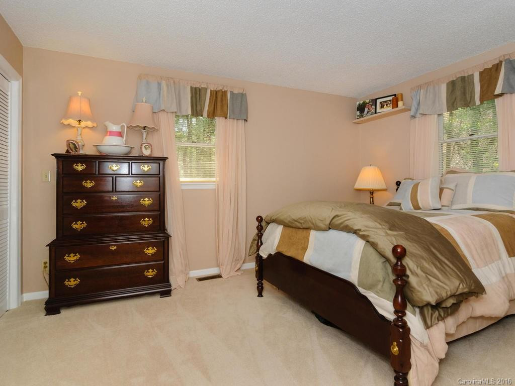 164 Haywood Knolls Drive - Photo 13