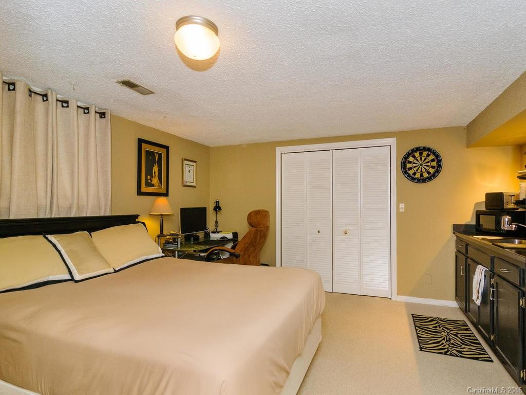 164 Haywood Knolls Drive - Photo 16