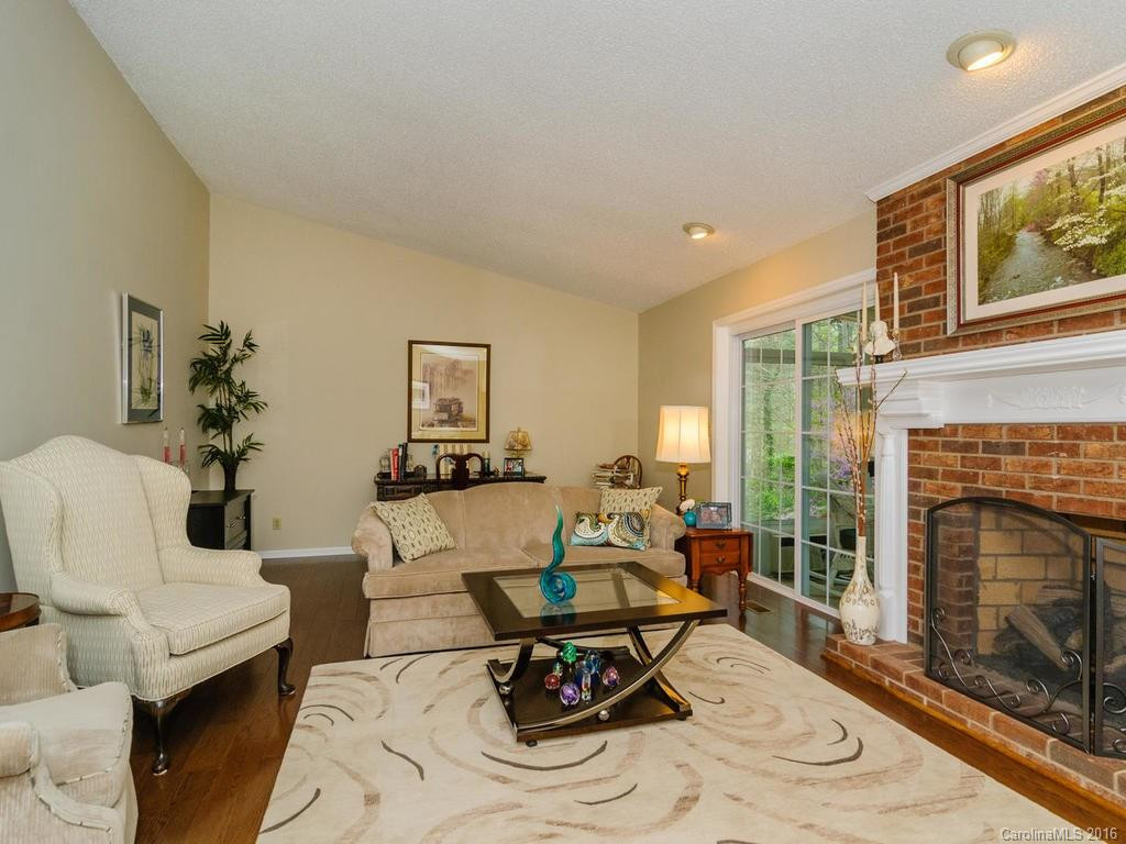 164 Haywood Knolls Drive - Photo 3