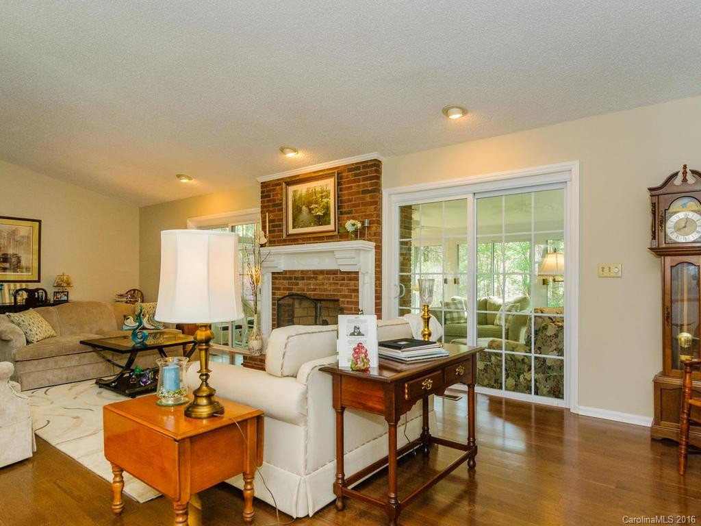 164 Haywood Knolls Drive - Photo 5