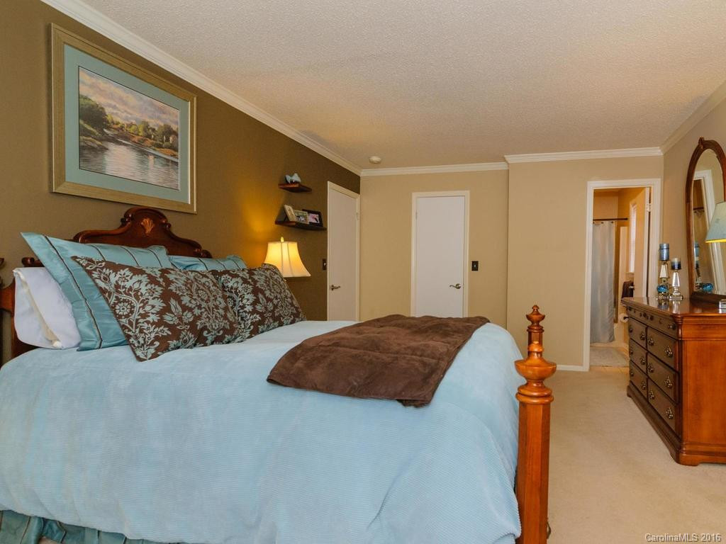 164 Haywood Knolls Drive - Photo 10