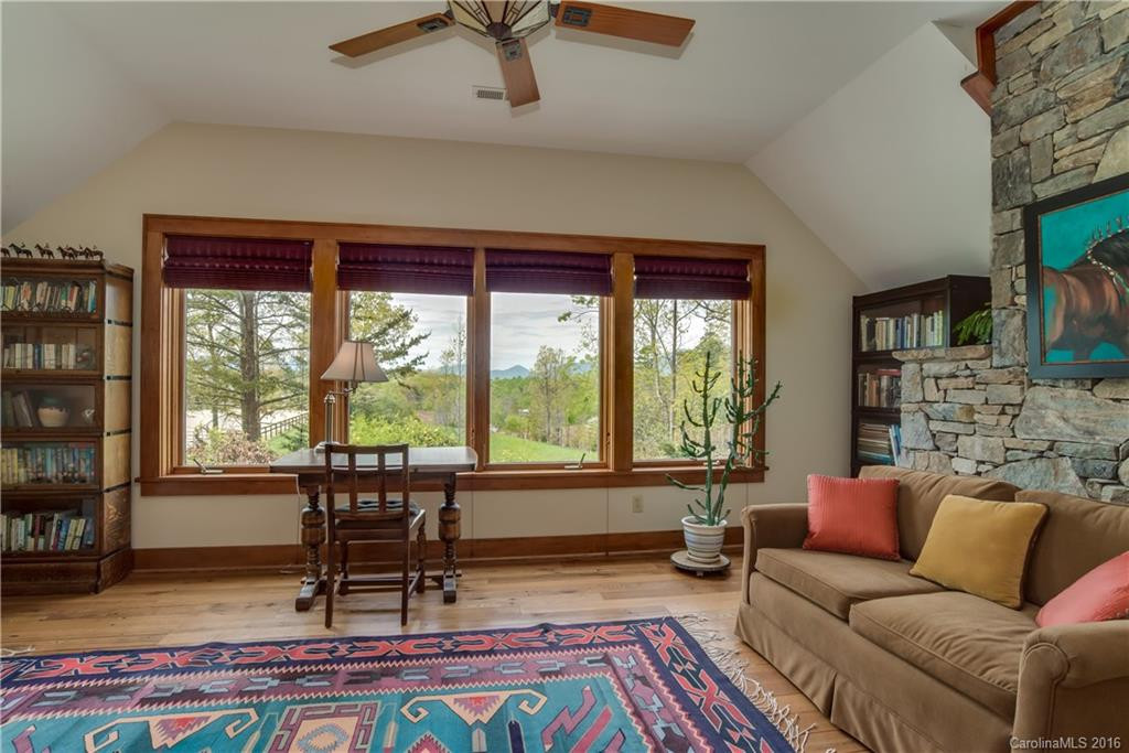 704 Hawks Landing - Photo 16
