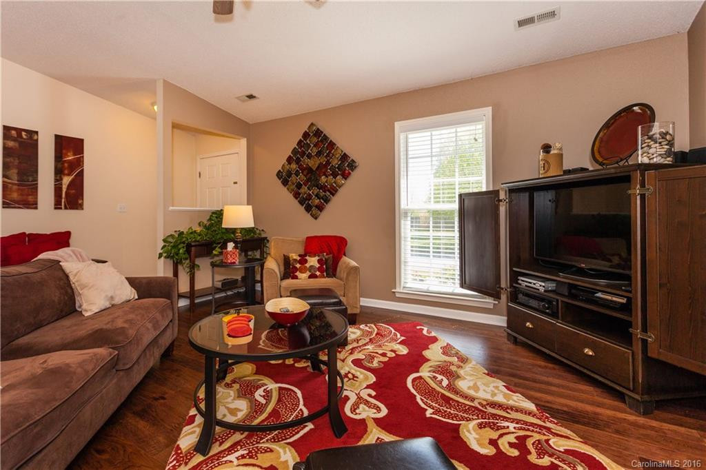 1011 Thorncrest Drive - Photo 4