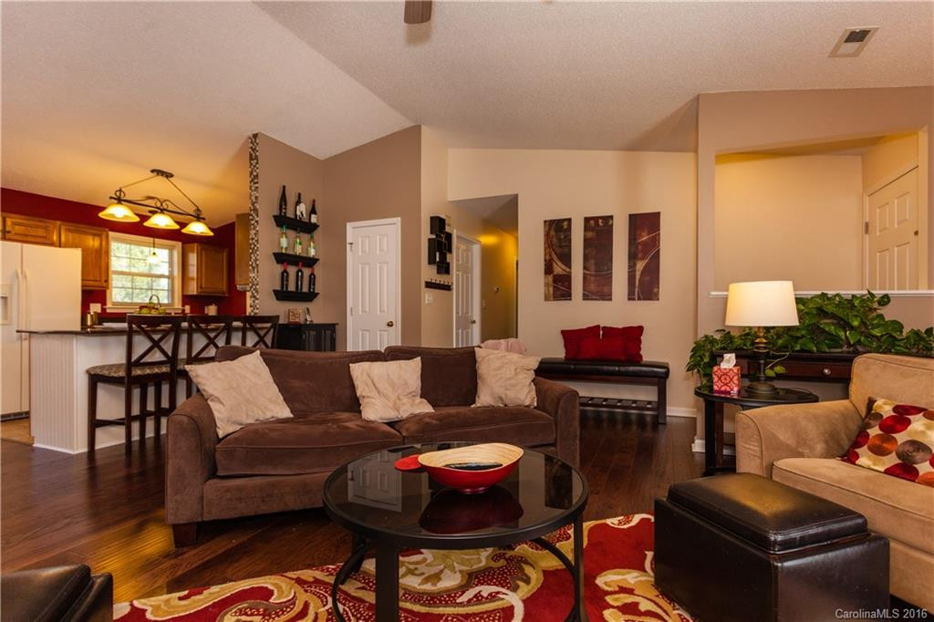 1011 Thorncrest Drive - Photo 5