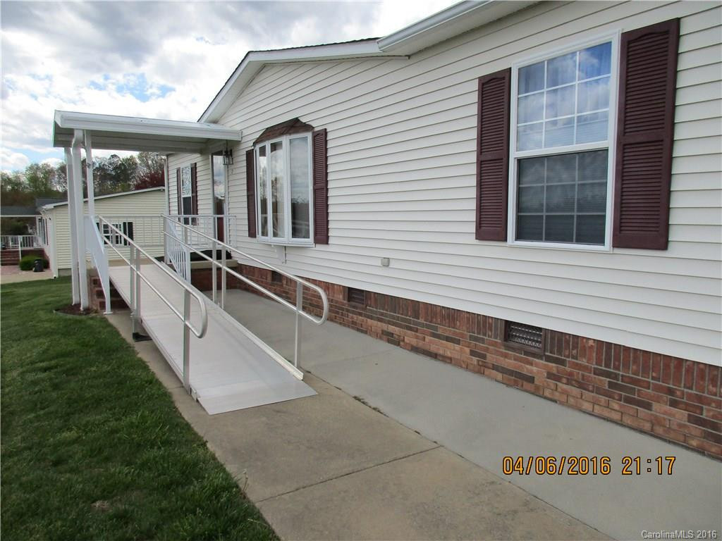 7 Howard Lane - Photo 5