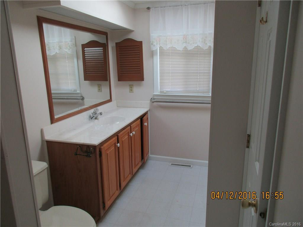 7 Howard Lane - Photo 10