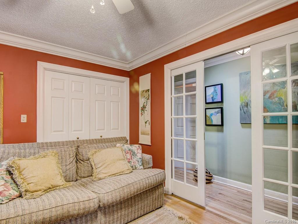 511 Woodfield Drive - Photo 2