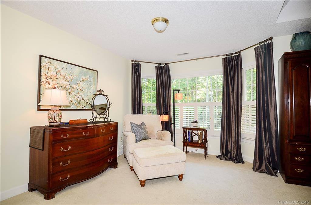 4 Silverstone Drive - Photo 13