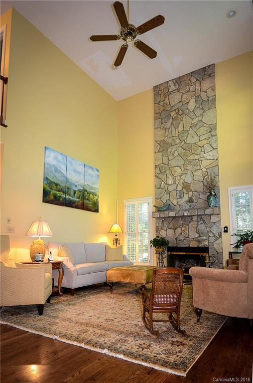 4 Silverstone Drive - Photo 4
