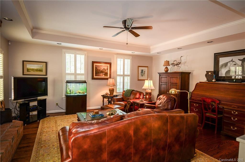 4 Silverstone Drive - Photo 10