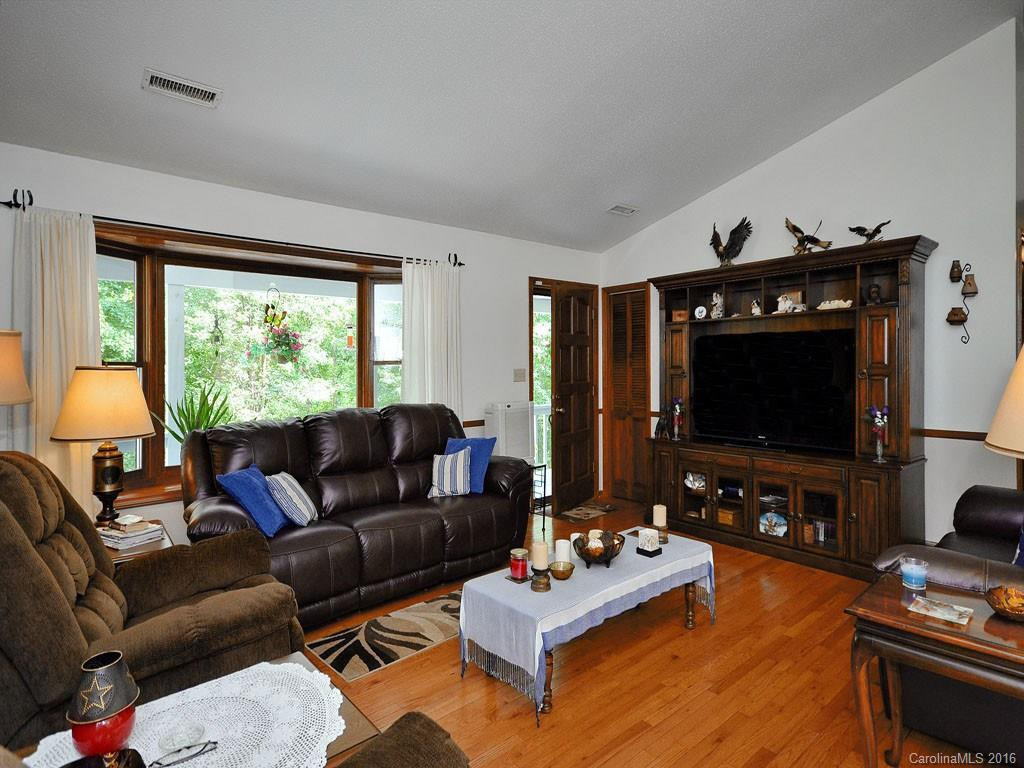 172 Lees Creek Road - Photo 3