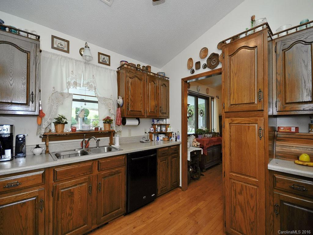172 Lees Creek Road - Photo 8