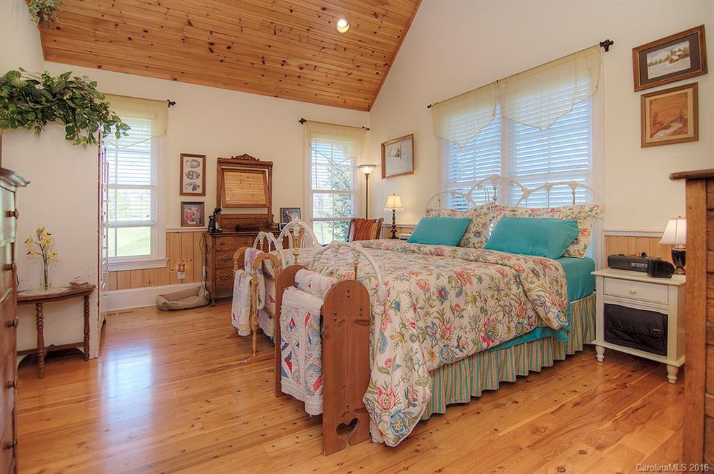 562 Glover Road - Photo 11
