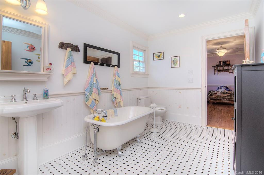 562 Glover Road - Photo 15