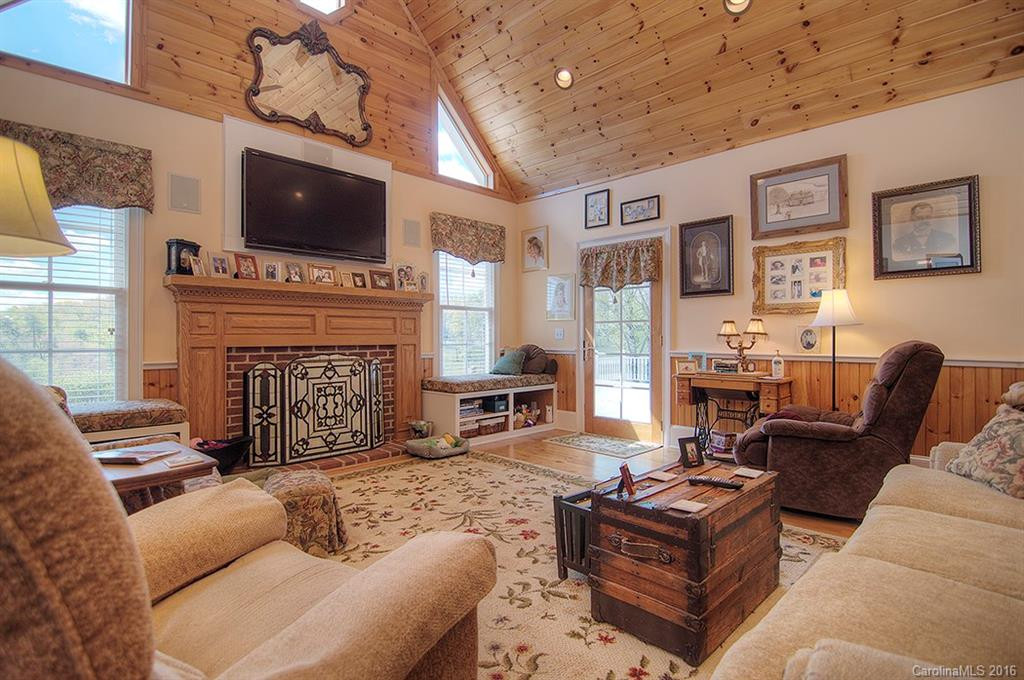 562 Glover Road - Photo 7