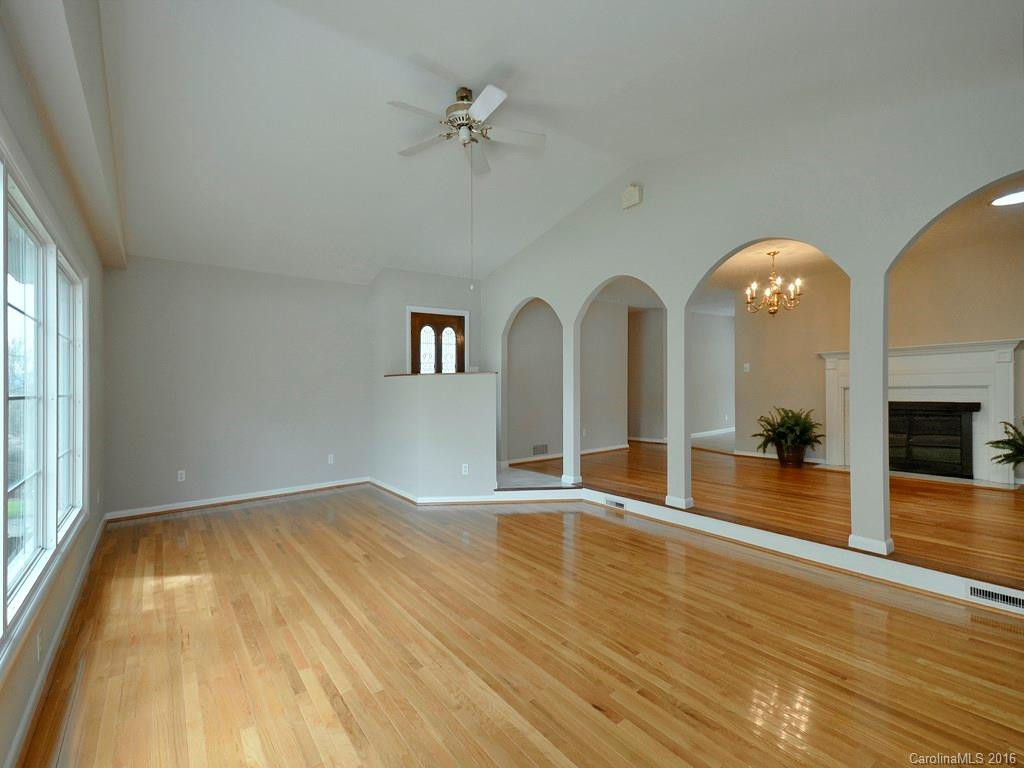 321 Stratford Road - Photo 3