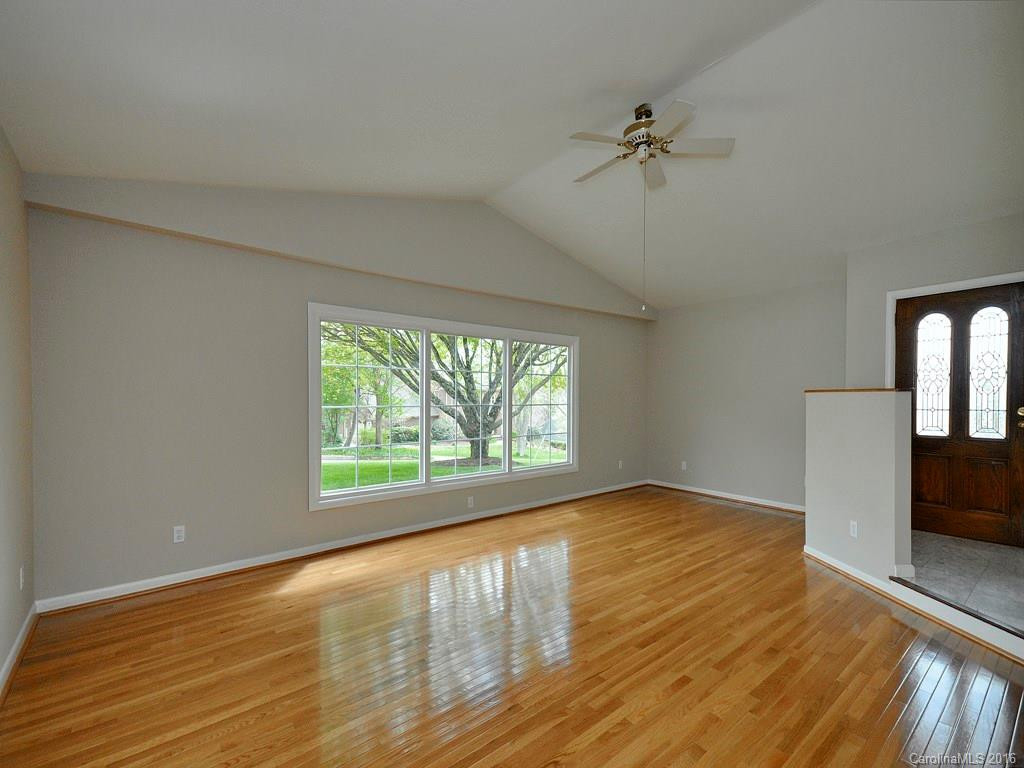 321 Stratford Road - Photo 4