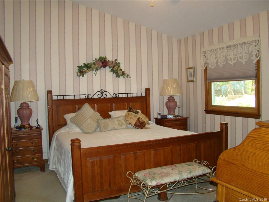 28 Pine Spring Drive - Photo 15