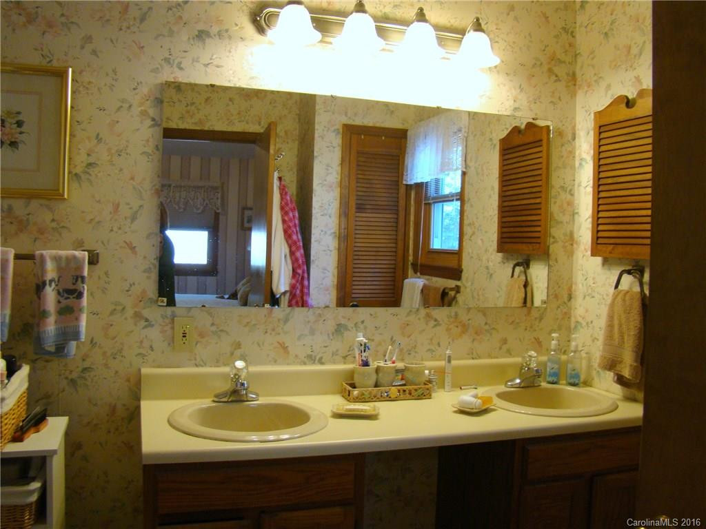 28 Pine Spring Drive - Photo 16