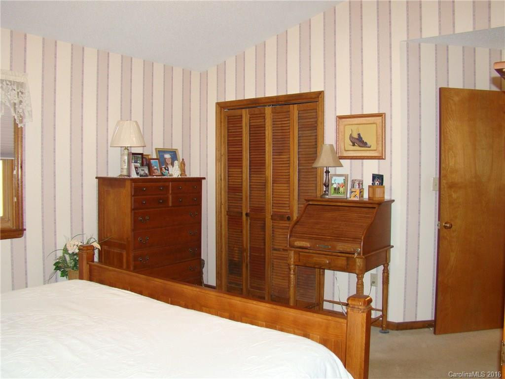 28 Pine Spring Drive - Photo 17