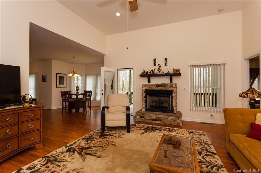 71 Noble Road - Photo 2