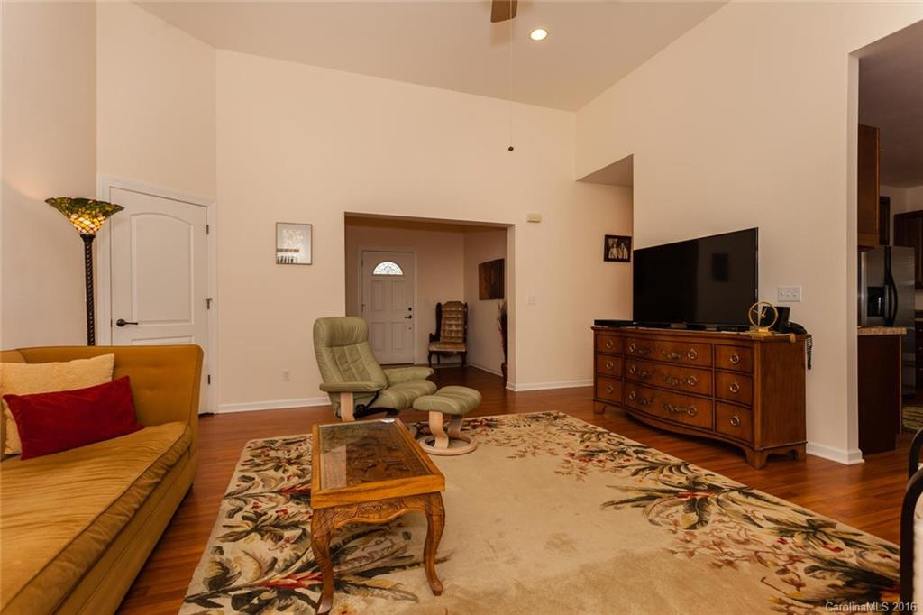 71 Noble Road - Photo 3