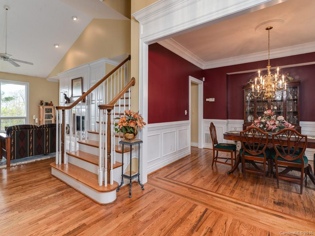 307 Blakewood Court - Photo 2