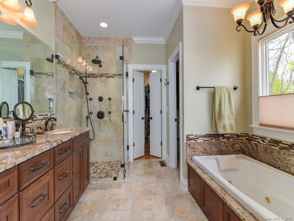 307 Blakewood Court - Photo 11