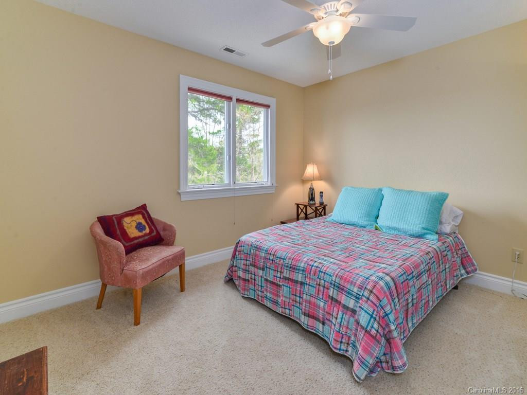 307 Blakewood Court - Photo 12