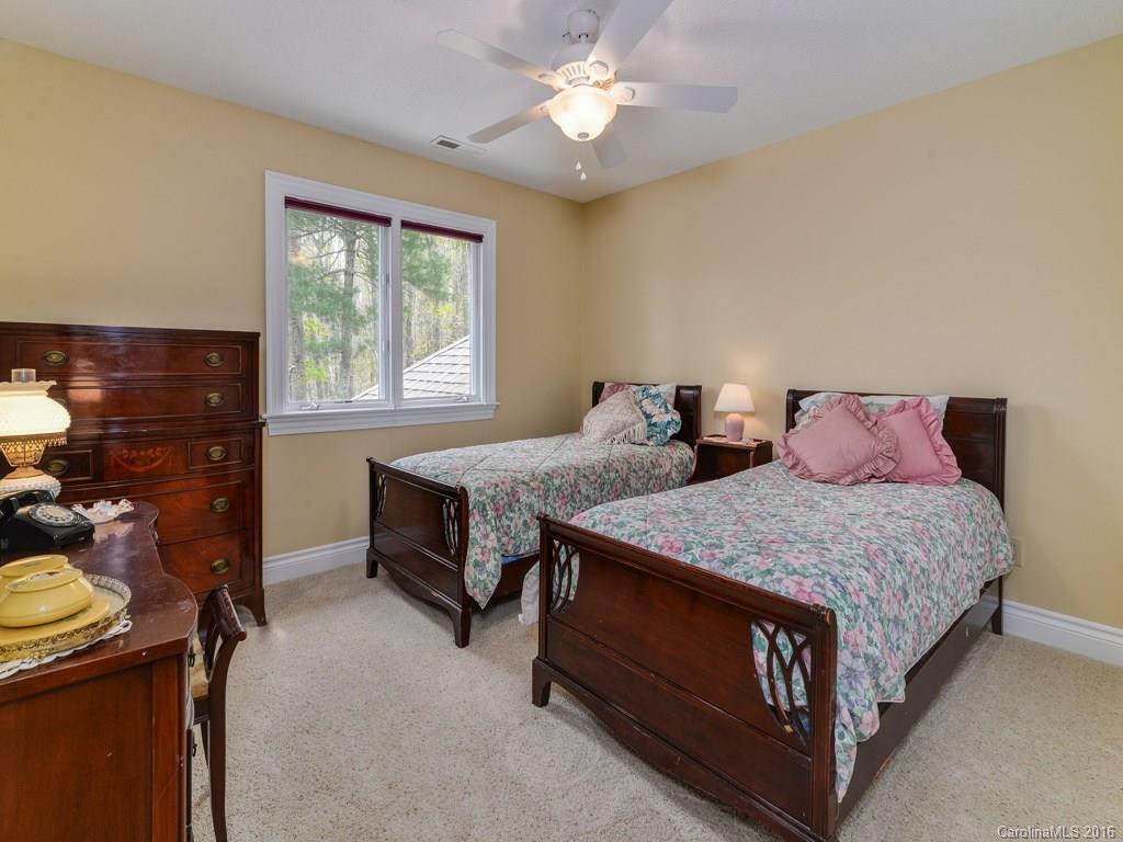 307 Blakewood Court - Photo 13
