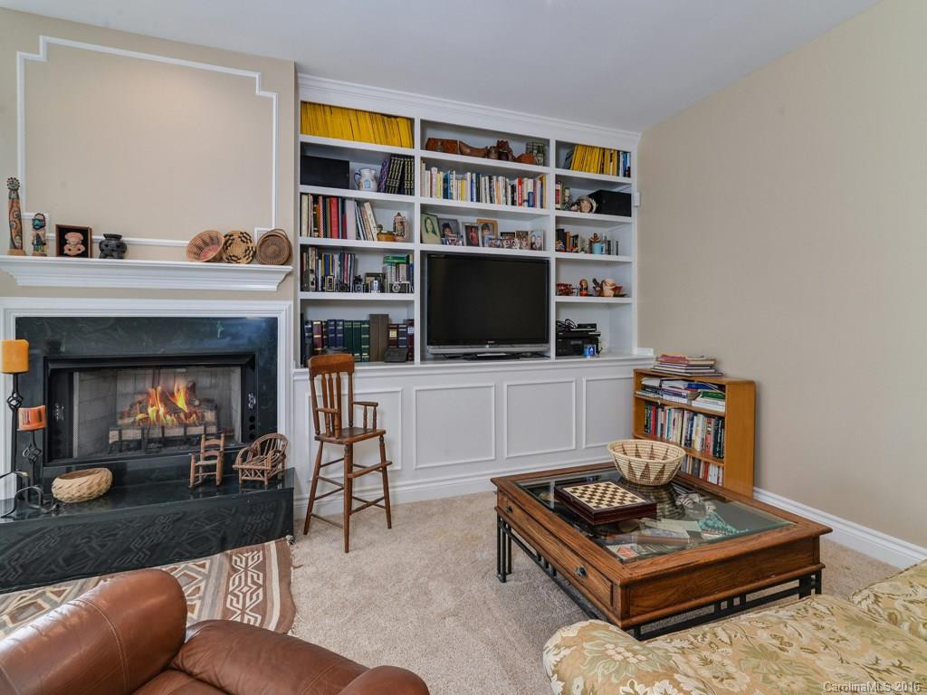 307 Blakewood Court - Photo 16