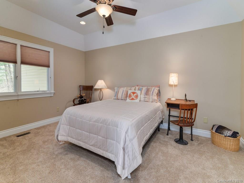 307 Blakewood Court - Photo 17