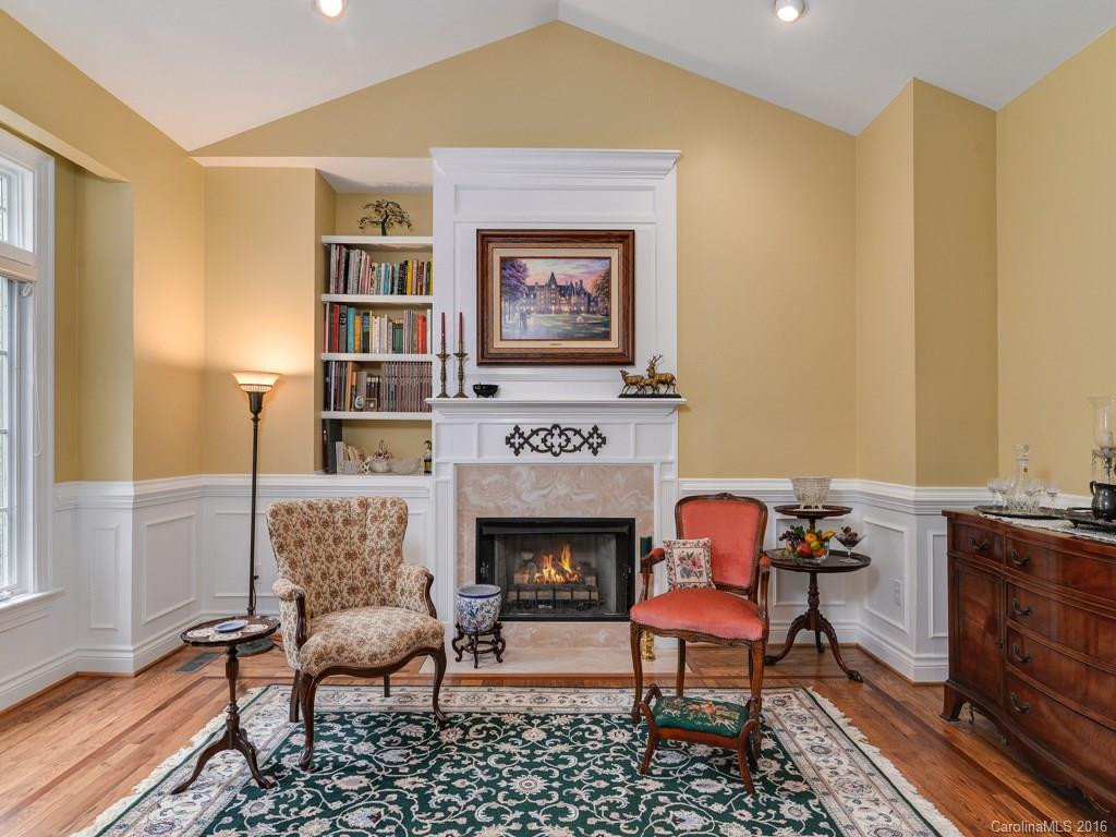 307 Blakewood Court - Photo 4