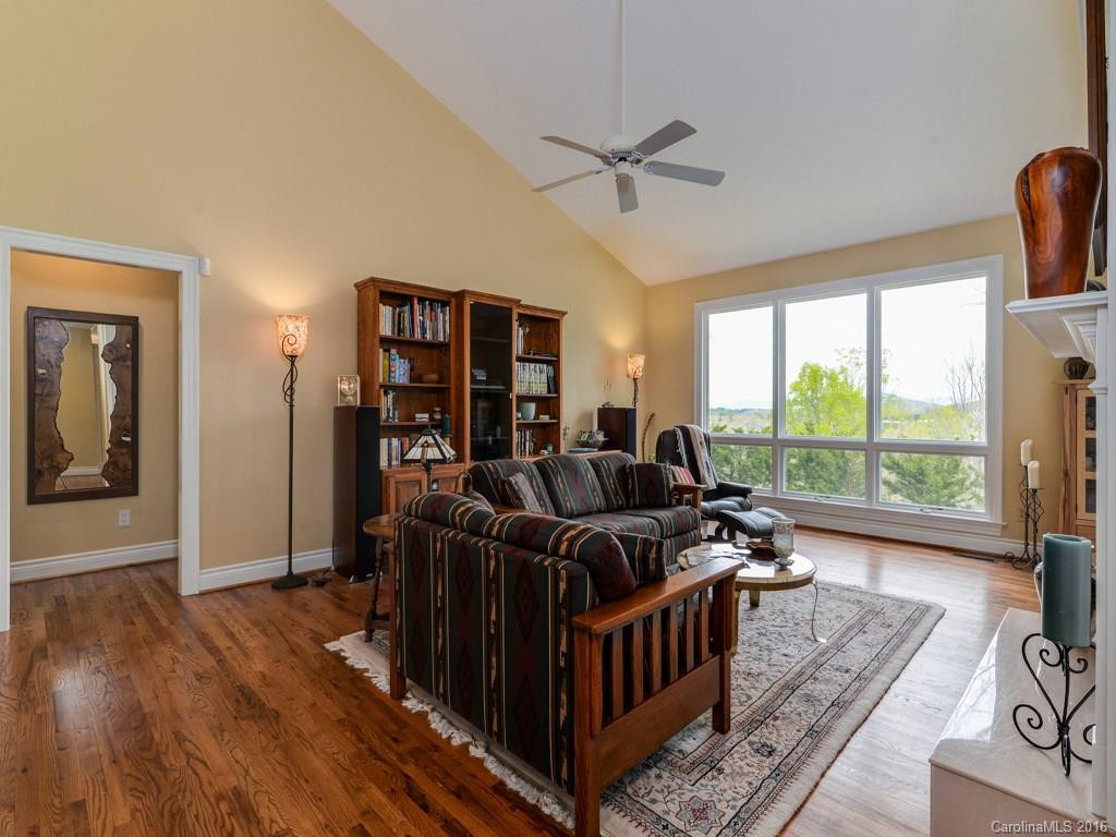 307 Blakewood Court - Photo 5