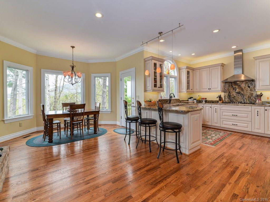 307 Blakewood Court - Photo 8