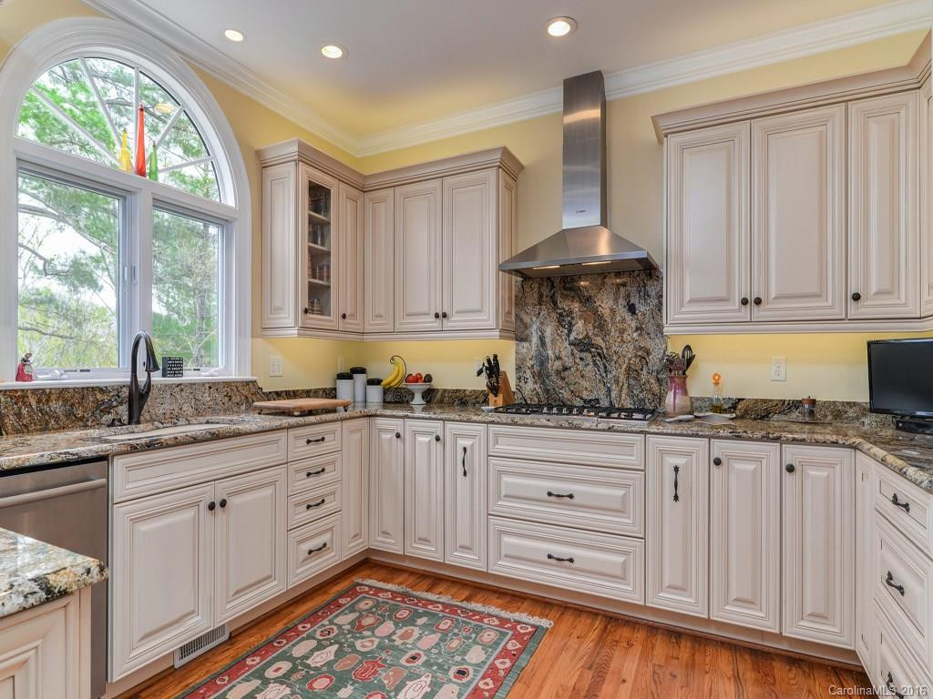 307 Blakewood Court - Photo 9