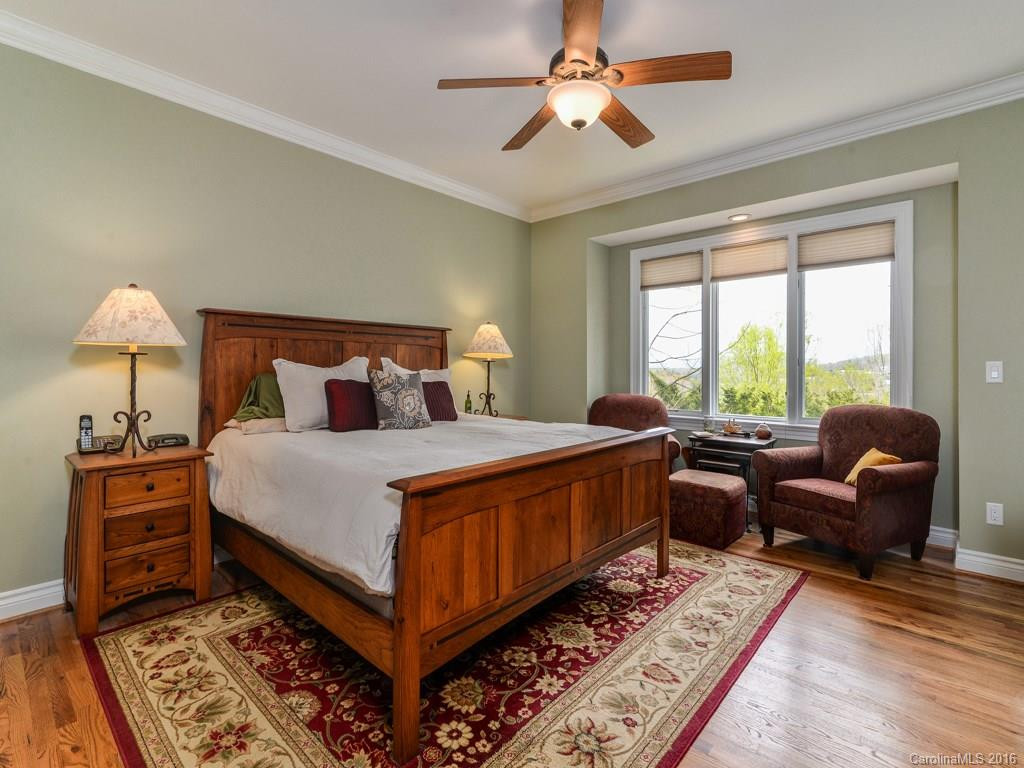 307 Blakewood Court - Photo 10