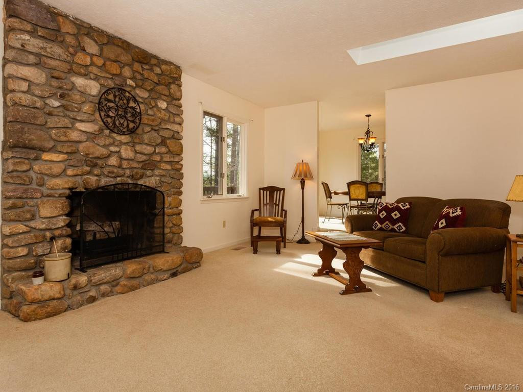 12 Tracy Lane - Photo 2