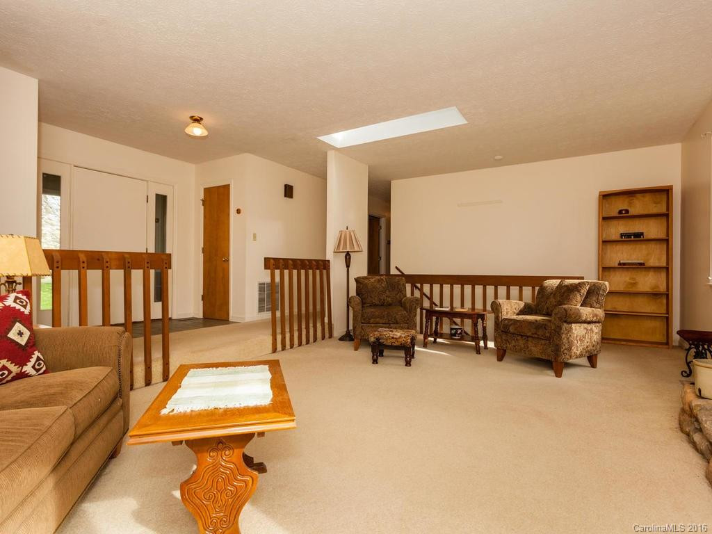 12 Tracy Lane - Photo 3