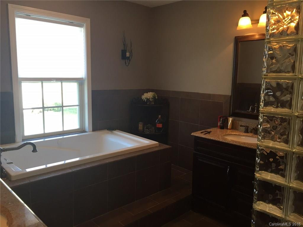 318 English Oak Road - Photo 5