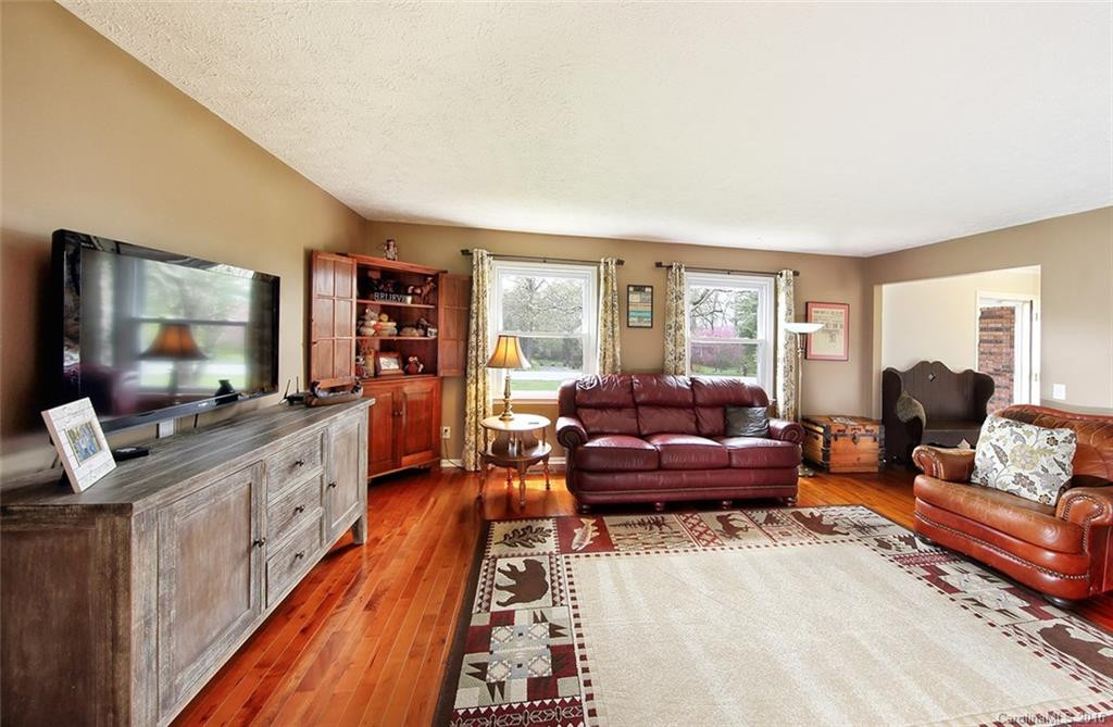 1640 Glenheath Drive - Photo 2