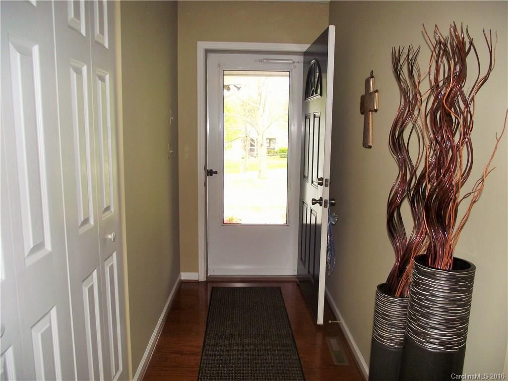240 Forest Park Drive - Photo 2