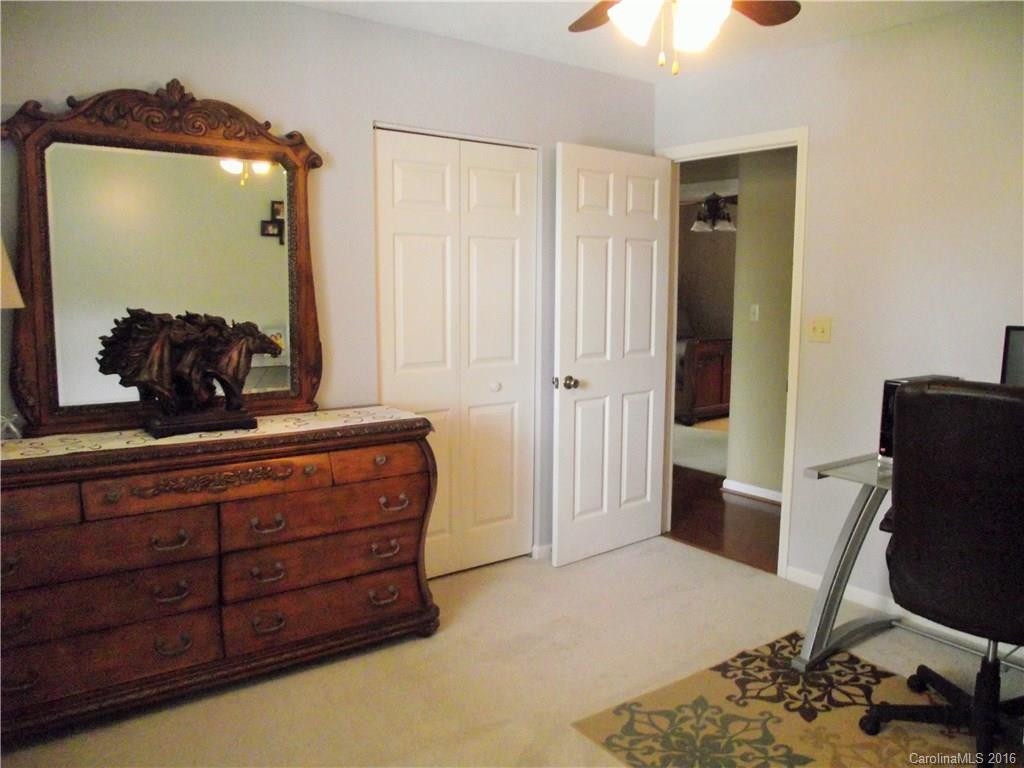 240 Forest Park Drive - Photo 15