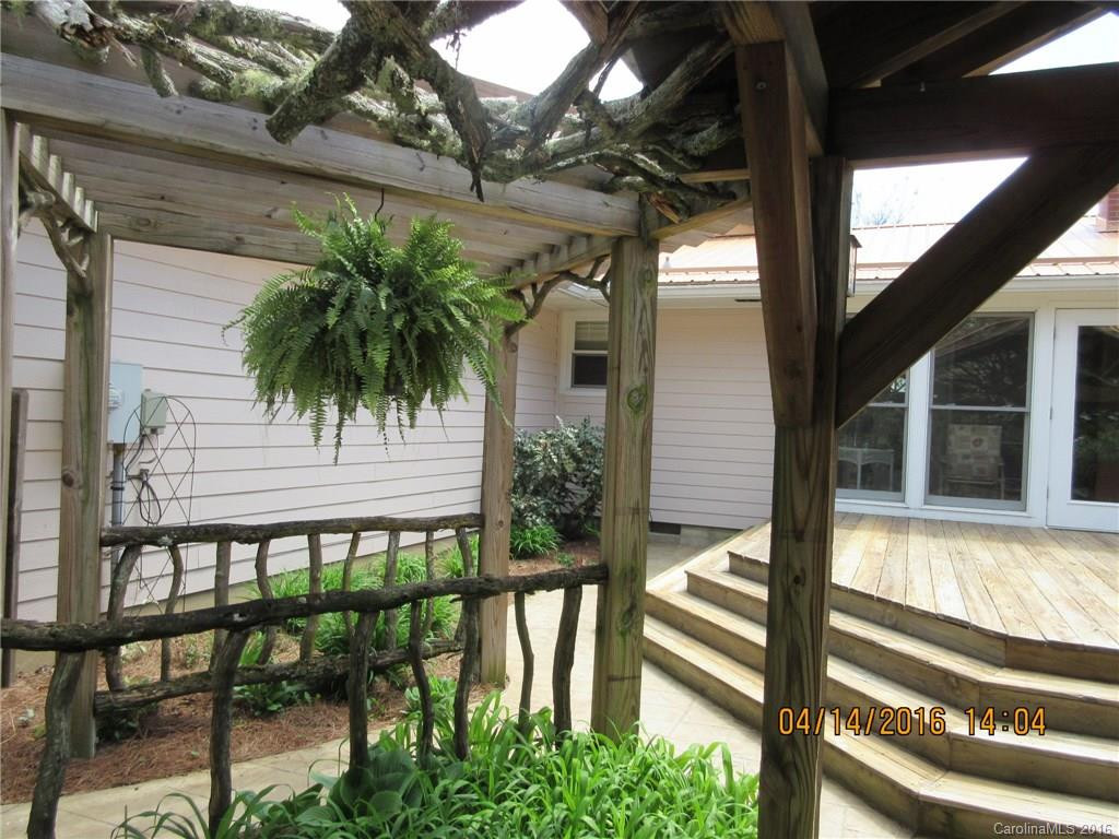 100 Grove Circle - Photo 3