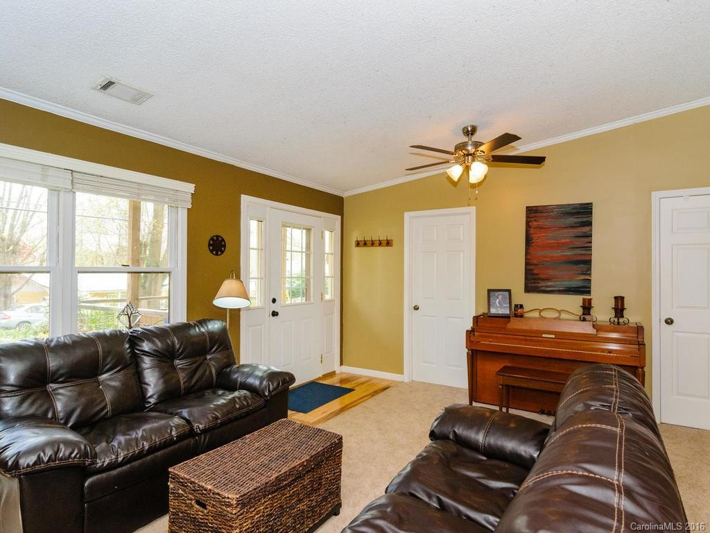 365 Riverview Drive - Photo 4