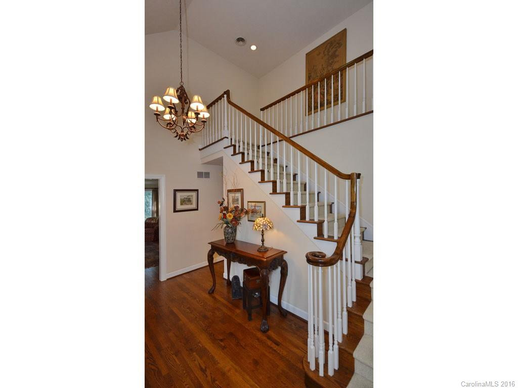 112 Radcliff Court - Photo 2