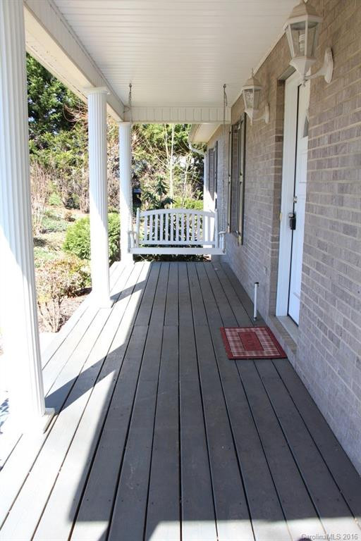 204 Springwood Drive - Photo 3
