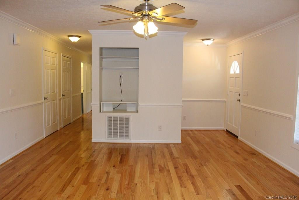 204 Springwood Drive - Photo 4