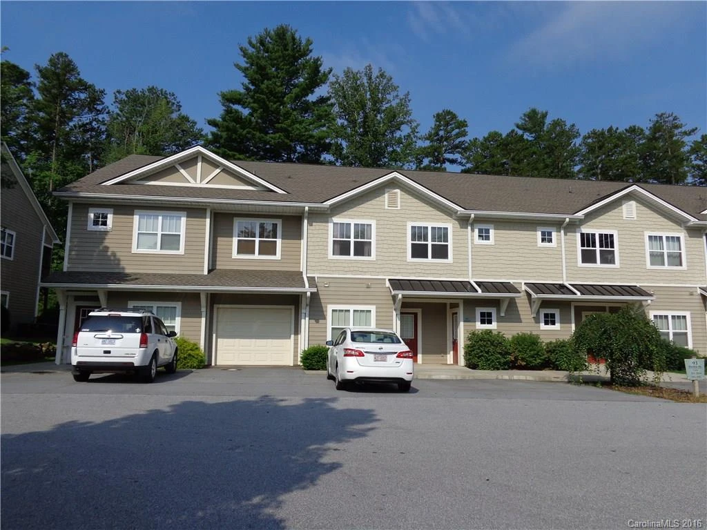 65 Fox Den Drive #203